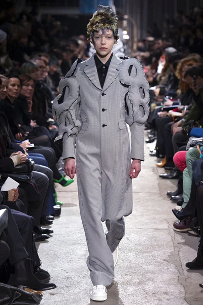 Look 18